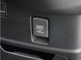 ◆12V電源ソケット◆スマートフォンの充電等にも便利な電源ソケット!使いやすい場所に装備されています。