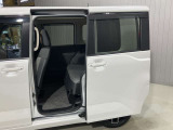 【両側オートスライドドア】子供を乗せたりするのにも隣のお車を気にせずストレスフリー★雨の日などはリモコンキーからドアの開閉ができとても便利♪