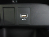 便利な充電用USBジャックも付いています。