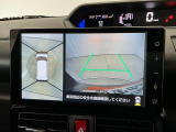 【パノラマモニター】車両周囲を上から見下ろしたような映像を表示。正確なモニタリングが可能になり、駐車時・幅寄せをアシストします!