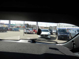 あおり運転対策や予期せぬトラブルへの備えとして心強いドライブレコーダー。走行中の映像をしっかりと記録し、ドライバーと同乗者の安全を見守ります。購入後すぐに安心してドライブを楽しめる人気の装備です。