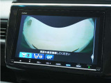 ◆マルチビューカメラシステム◆運転席から見づらい前後左右を、ナビ画面の映像で確認。見通しの悪い交差点や狭い道でのすれ違い、駐車などをサポートします。