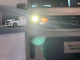 夜間走行の様々な局面に対し、LEDヘッドランプで視認性をしっかり確保。ハロゲンヘッドランプのおおよそ2倍の光量で、広範囲に明るくドライバーをサポートしてくれます。