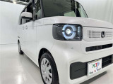 明るいライトが夜道を明るく照らしてくれます。 運転する上で、道路状況をいかに早く認識できるか重要なポイントです。 白色光が暗い道も明るく照らしてくれますよ。