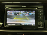 後方確認はお任せ! リアカメラ装備でバック駐車をサポートします。