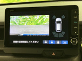 狭い場所での駐車も安心。後方の状況を的確に把握し、安全な運転をサポートします。駐車時の不安を軽減します。