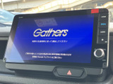 画面と側面のボタン、ダイヤルがまとまっており、目的に応じて操作しやすい構成です。ナビやオーディオを使いたいときに選びやすく、日々のお出かけをサポートします。