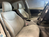 運転席も広々としており運転しやすい環境を実現しています☆室内クリーニングも実施済みです。