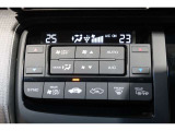 運転席と助手席の温度設定の変更が可能な左右独立タイプのデュアルエアコンです♪♪♪暑がりな人・寒がりな人も誰もが車内を快適にお過ごしいただけます♪♪♪