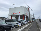 新車拠点と中古車専門のU-selectコーナー店が併設された大規模拠点です。