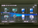 タッチ画面に各種メニューが並び、ナビや音楽、テレビなどを選びやすい構成です。画面を見ながら目的の項目を探しやすく、日常のお出かけから遠出まで活用できます。