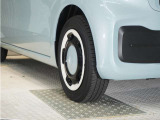 ◆純正ホイール装着車◆シンプルなデザインのホイールキャップ付きです。