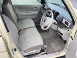 【ベンチシート】ラブラブ!(笑)で、運転席・助手席の行き来もしやすく、駐車時に便利☆また開放感もいいですね!一度体感されるとクセになりますよ(^^)