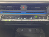 オートエアコンは温度を設定するだけで、自動で風量などを設定してくれます。運転しながら操作も必要ないので、安全性も向上します。