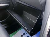 置き場所に困るティッシュボックスも入りそうですね。