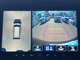 後方カメラの映像に加えて車両周辺の俯瞰表示も確認でき、駐車時の安全確認をサポートします。画面内のガイド線が目安になり、周囲の状況を把握しながら後退しやすい装備です。