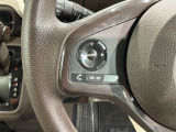 ステアリングにオーディオ操作スイッチが付いています。オーディオ画面に直接タッチしなくても操作が出来ますので、運転に集中できます。