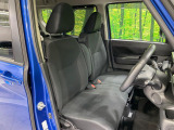 運転席まわりには十分なスペースがあり、大柄な方でもゆったり運転していただける環境です。