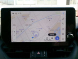DCM(専用通信機)を装備したコネクティッドナビです。なお無償でのご利用期間は限定(令和10年10月まで)されています。詳しくは営業スタッフにお問い合わせください。