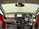 【前方視界】開放的な前方視界!運転がしやすく疲れにくいです♪窓が大きく、見通しがとっても良いおクルマですよ♪