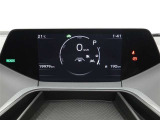 トップマウントメーター・7インチディスプレイに先進的で機能LEDインジケーターでスマートでコックピット感を演出