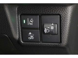 ■衝突回避支援機構■自動車に搭載したレーダーやカメラからの情報をコンピュータが解析し、運転者への警告やブレーキの補助操作などを行います。事故予防に!