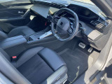 運転中の視線移動を抑えるレイアウトの「iCockpit」。