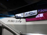 デジタルインナーミラー付き。後方視野角が広く、後席に同乗者がいても後方を確認しやすく安心です。