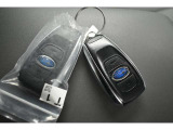 スマートキー付きなので、ドアロックや開閉も指1本でタッチするだけ!(鍵の空き閉めやキーレスボタンは使いません。鍵を指さずに、エンジンをかけるだけでOK!)