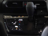 車内を快適に、オートエアコンを装備しています。
