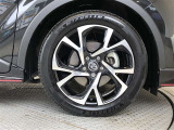 純正18インチアルミ!タイヤサイズは225/50R18です