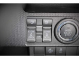 「両側パワースライドドア」も装備、ドアのスイッチやスマートキーのスイッチで電動開閉できます、「ウェルカムオープン機能」付きで降車時に時計マークを押しておくと次に車に近づくと自動オープンもしてくれます