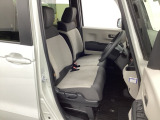 自社整備工場で点検整備をおこなってからお渡ししています。車検が残っている場合は『12ヶ月点検整備』を、車検整備付きの場合は『車検整備』をおこないます。整備費用は車両本体価格に含まれています。