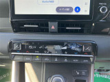 左右独立温度コントロールフルオートエアコンです。運転席、助手席それぞれで独立して温度設定ができます。冷え性の方が乗っても安心ですね♪