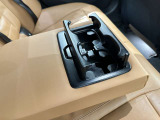 後部座席にもドリンクホルダーが装備されております。