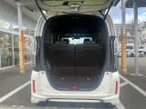 フル乗車時でも十分な荷室を確保。お買い物や旅行の荷物もしっかり積めるため、日常からレジャーまで幅広く活躍します。