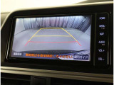 バックガイドモニターで、後方を確認しながら安心して駐車することができます。運転初心者も熟練者も必須の機能ですよ!