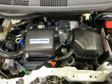 コンパクトなエンジンルームで、室内空間を確保しています。ホンダのMM思想(マンマキシマム・メカミニマム)は今でも受け継がれています。