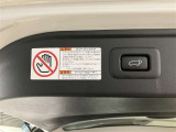 パワーバックドアは荷物の出し入れがしやすい優れものです!スイッチひとつで重いバックドアが締まります!日用品の大量買い出しにも大活躍します!