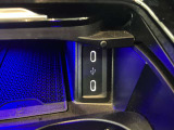 メモリー付きパワーシートが装備されている車両はシートの位置・ドアミラーの角度・ハンドルの位置を3名まで記憶出来ます。