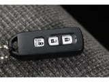 ■スマートキー■ 鍵を身に着けていれば、ドアの施錠・開錠が可能です!バッグから鍵を探し出す必要もないので、たくさん荷物を持っていたり雨の日傘をさしている時にも便利ですね!