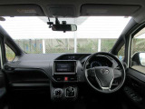 前方は見やすく運転しやすい車です。