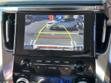 バックガイドモニターで、後方を確認しながら安心して駐車することができます。運転初心者も熟練者も必須の機能ですよ!