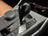 8速ステップトロニック付AT I-driveコントローラーでモニター部分を操作します。直感的に使用することが可能です。