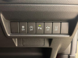 横滑り防止装置付き。運転の安全性を高めてくれる装置です。滑りやすい路面であっても、自動的にブレーキをかけスムーズに走行ができるシステムです。
