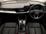 Audiは創業者であるホルヒの「いかなる時代においても第一級の素材を用い、操縦安定性に優れ、さらに進歩的なクルマの製造を目指す」という考え方に則り、こだわり抜かれたインテリアを目指しています。