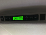 【リアオートエアコン】広い後部座席には必須の機能!風量や温度を自動で調整し前席と同様な車内環境にしてくれるリアオートエアコンを装備。夏の暑さも冬の寒さもストレスなく快適にお過ごしいただけます♪