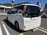広々とした車内空間に優れた燃費性能。更にデザインも上質で人気のお車です!