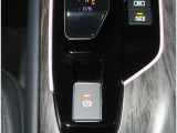 パーキングブレーキは電動式になっております〇