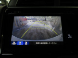 バックカメラの画像です。ガイドラインがスムースな車庫入れをサポートいたします。車庫入れの安心感がアップしますね。